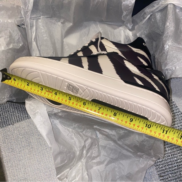 Coach size 9 woman sneakers Zebra print New in box - Picture 10 of 10